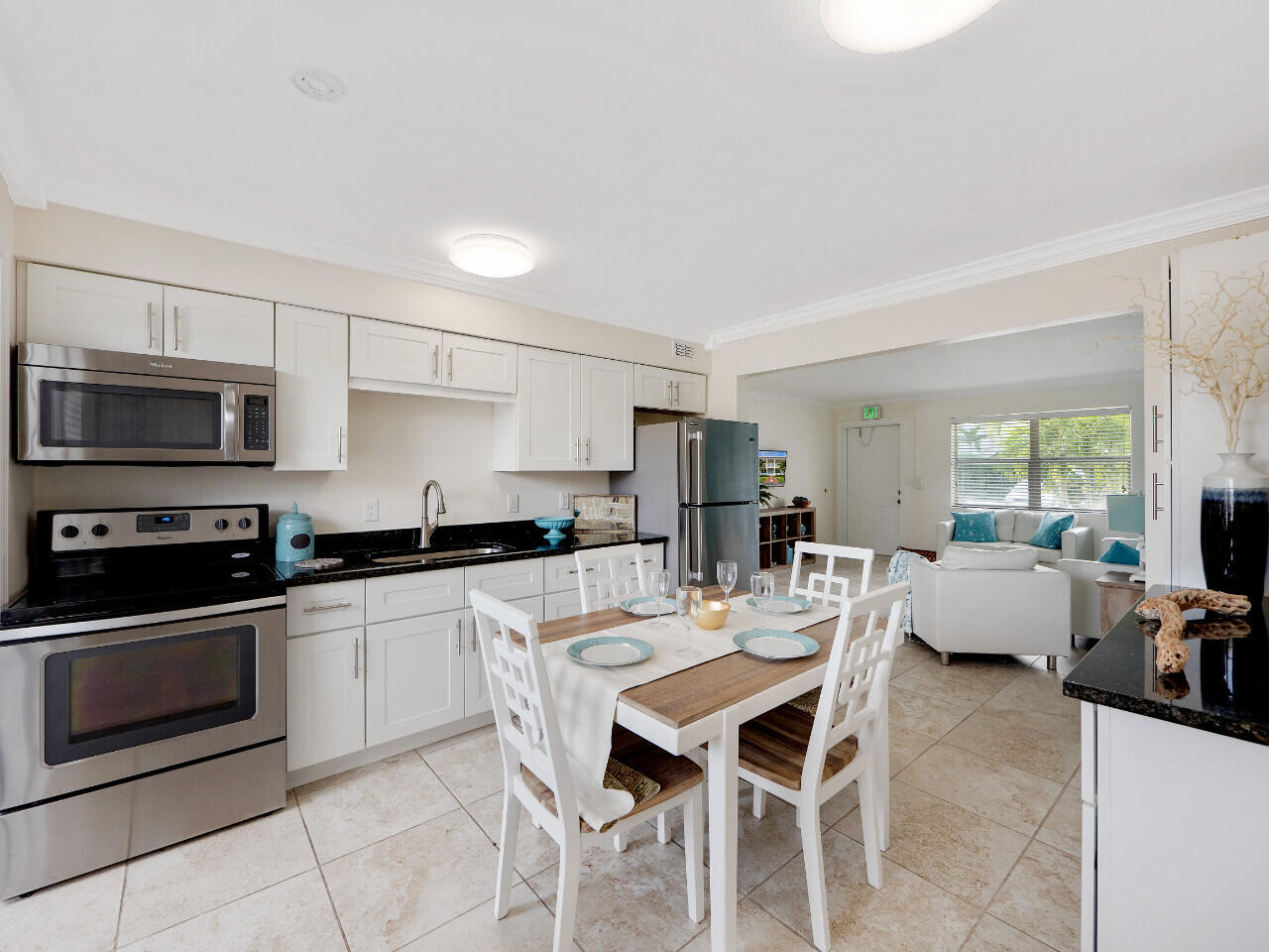 1236 Beach Road, Unit 3 Singer Island, FL 33404 - Photo 16 of 27 010