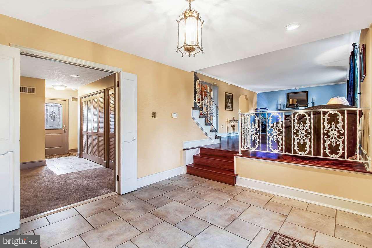 2236 Old Colony Road York, PA 17402 - Photo 3 of 30 Gallery Image 3