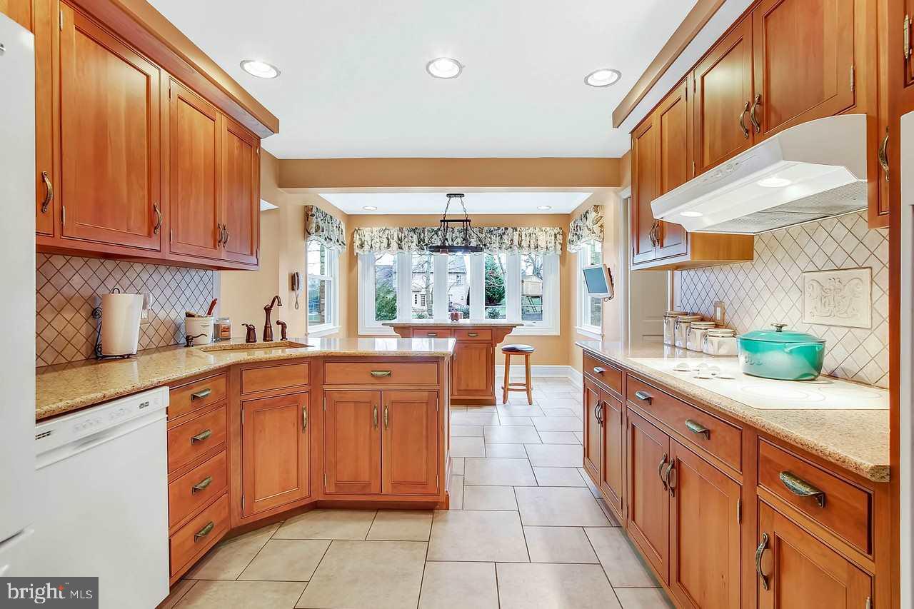 2236 Old Colony Road York, PA 17402 - Photo 7 of 30 Gallery Image 7