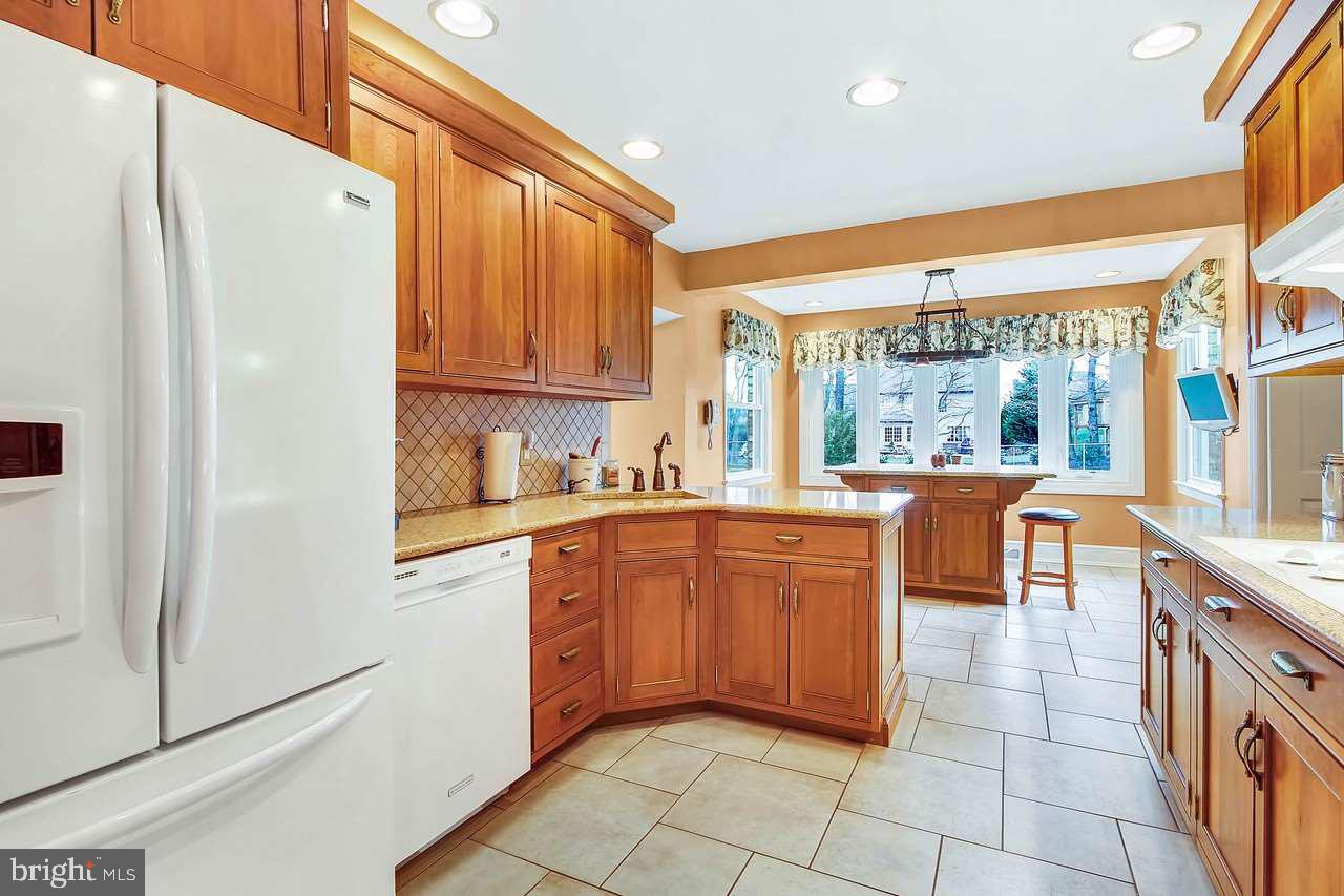 2236 Old Colony Road York, PA 17402 - Photo 8 of 30 Gallery Image 8