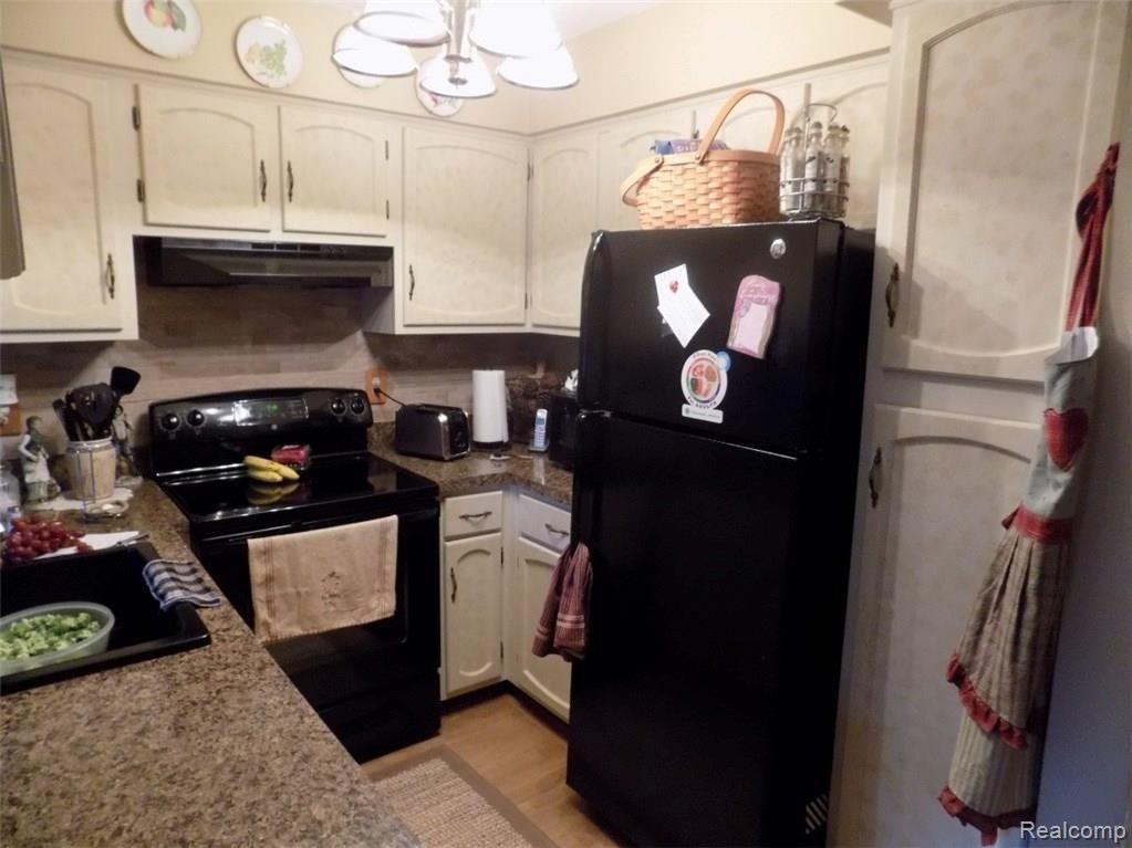 17725 Rudgate Street Southgate, MI 48195 - Photo 10 of 20