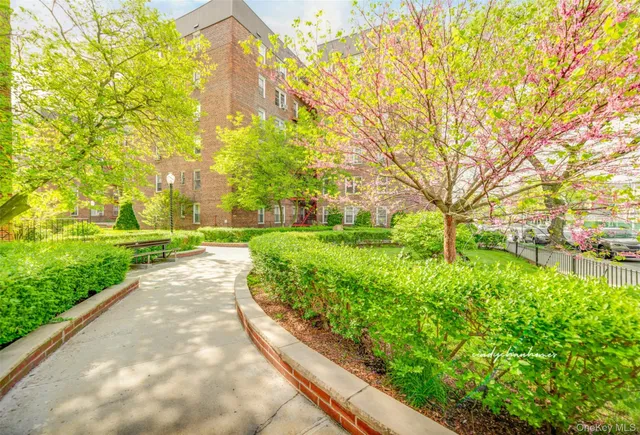 $2,400 | 66-40 108th Street, Unit 1D | Forest Hills