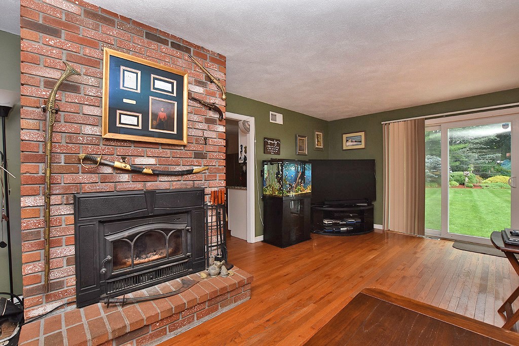 1035 Great Road Lincoln, RI 02865 - Photo 3 of 9