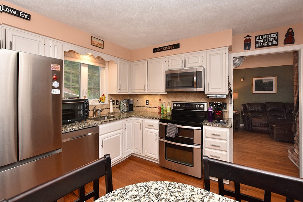 1035 Great Road Lincoln, RI 02865 - Photo 4 of 9