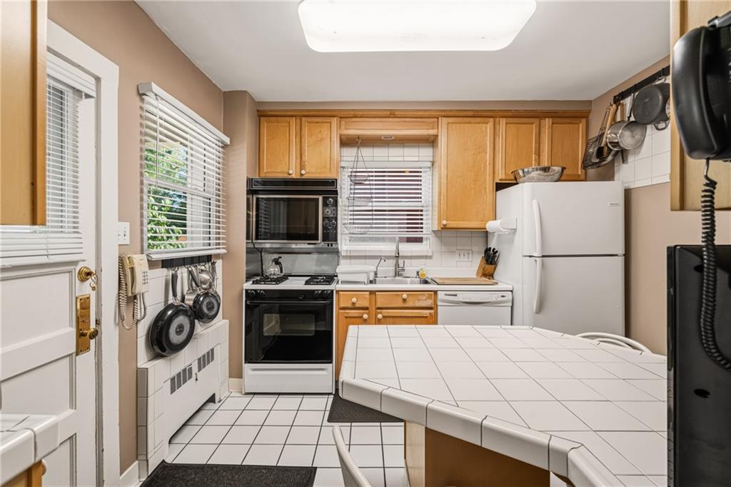 6667 Ridgeville Street Pittsburgh, PA 15217 - Photo 15 of 36 Gallery Image 15
