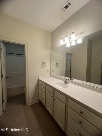 $1,375 | 918 Jefferson Drive, Gulfport, MS 39507