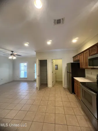 $1,375 | 918 Jefferson Drive, Gulfport, MS 39507