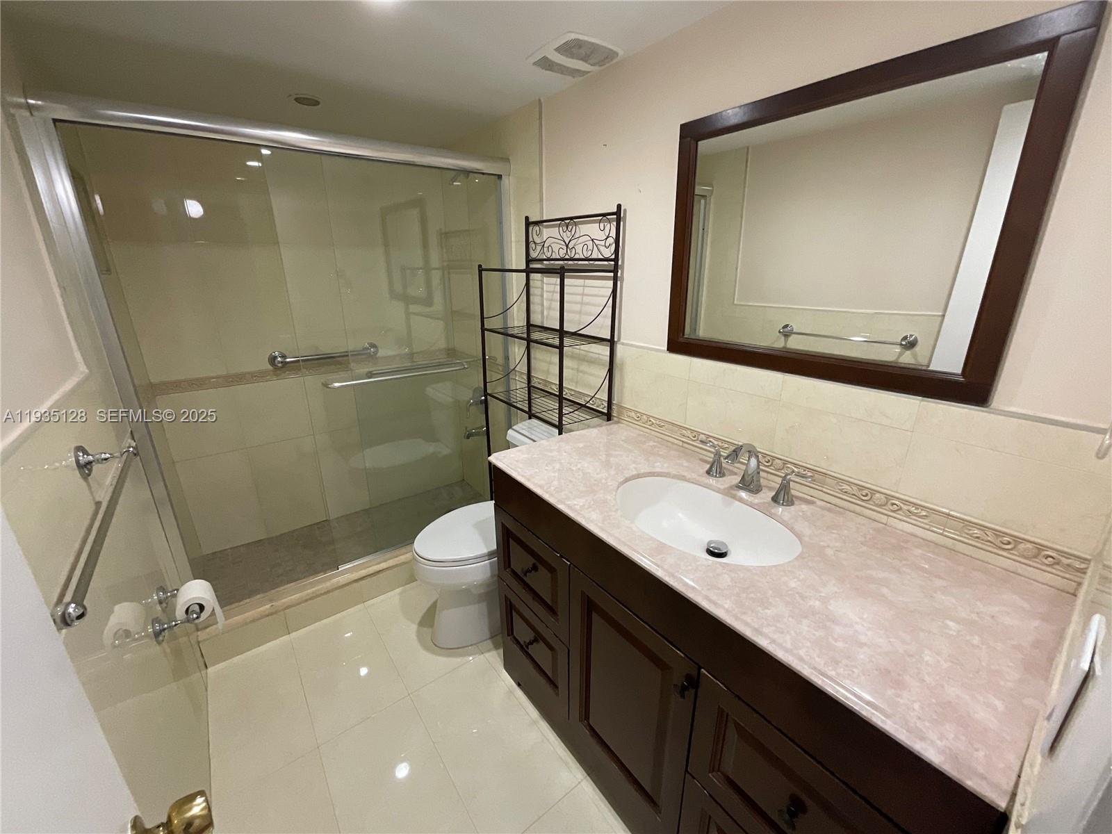 895 West 79th Place Hialeah, FL 33014 - Photo 14 of 38