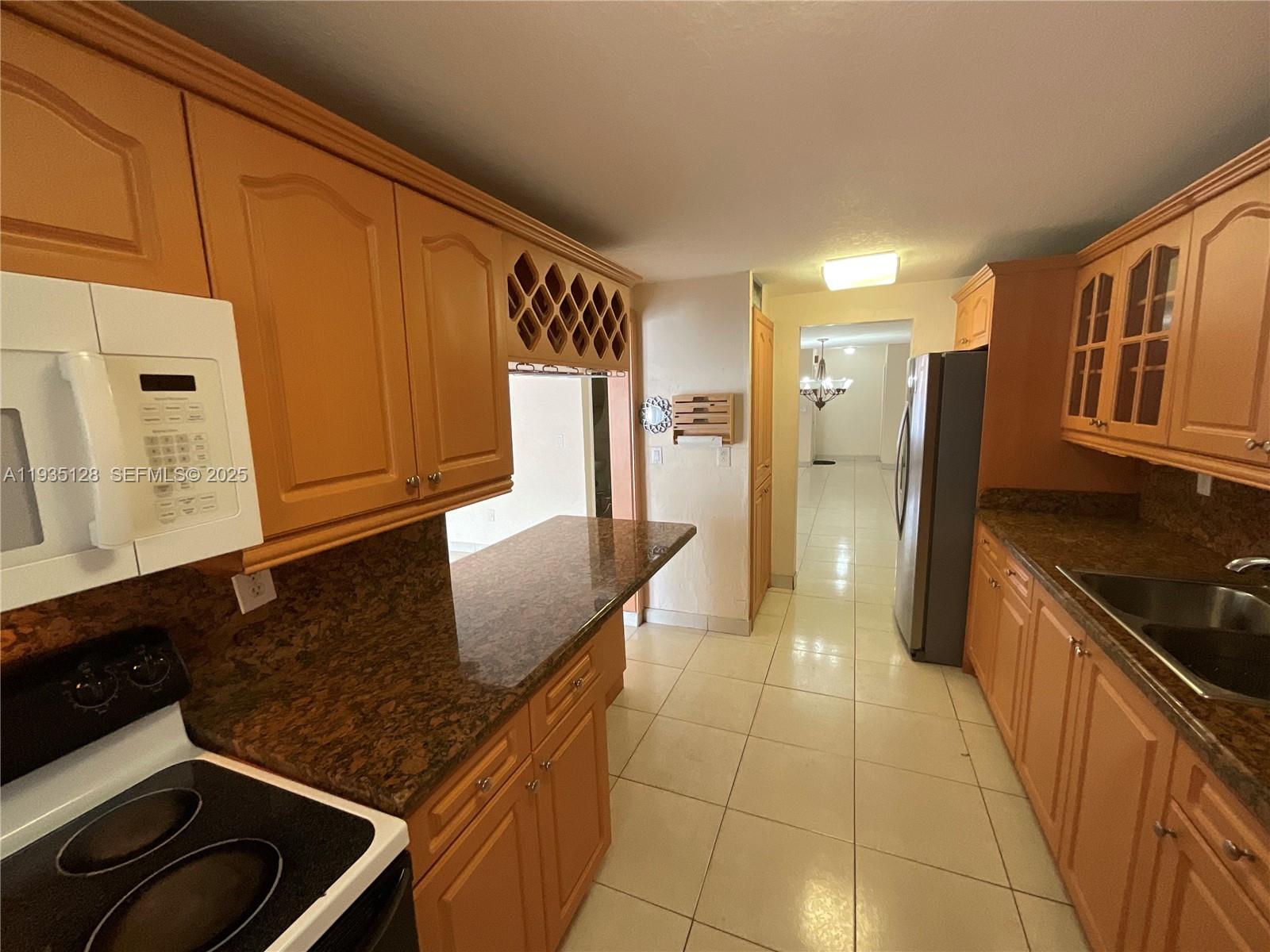 895 West 79th Place Hialeah, FL 33014 - Photo 7 of 38