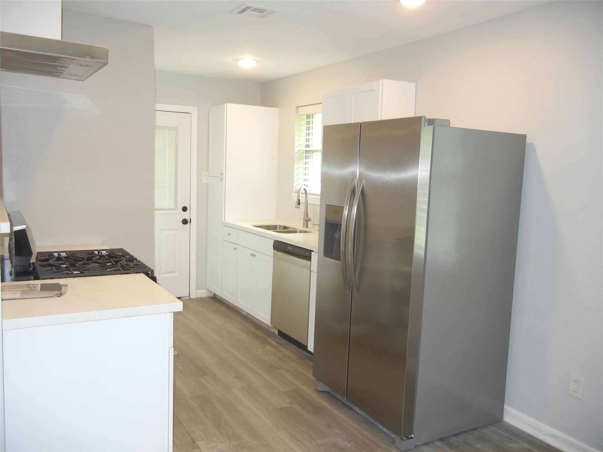 20811 Emerald Street Prairie View, TX 77484 - Photo 6 of 13 Kitchen with all new appliances