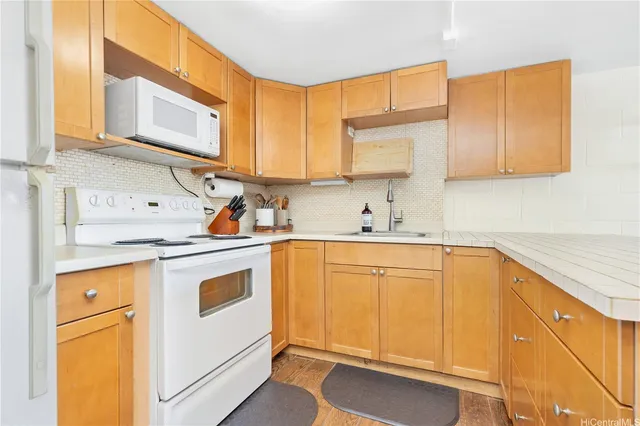 $340,000 | 1415 Victoria Street, Unit 211, Honolulu, HI 96822