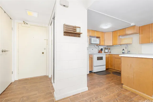 $340,000 | 1415 Victoria Street, Unit 211, Honolulu, HI 96822