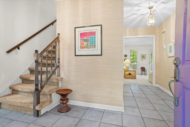 a view of entryway with furniture