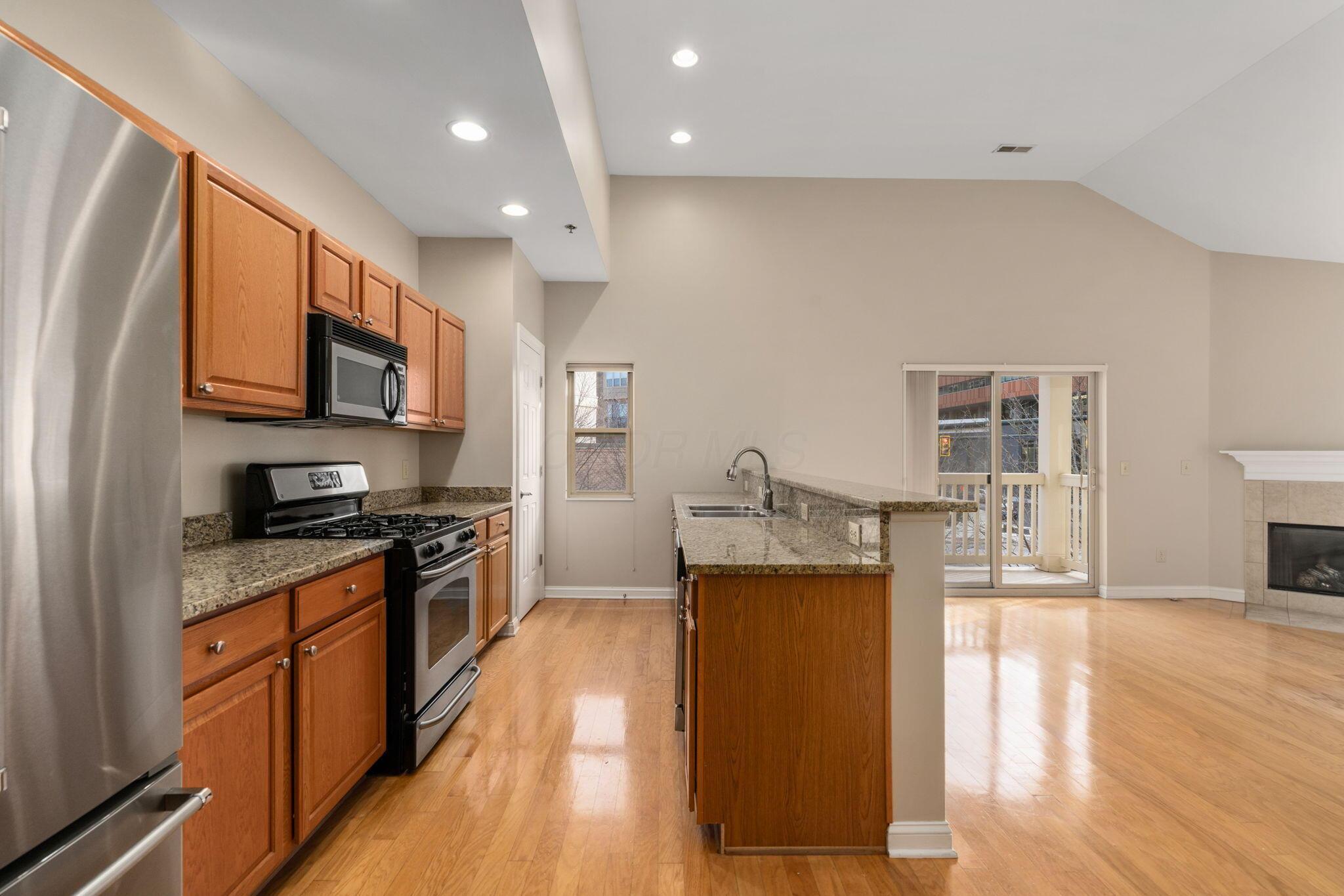 1744 Ridgecliff Road, Unit 12 Columbus, OH 43221 - Photo 24 of 52 25-web-or-mls-DSC08077