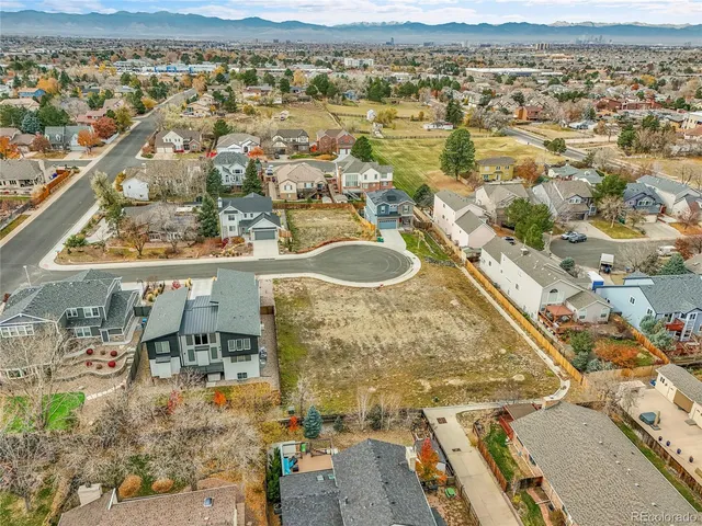 a view of residential houses with outdoor space