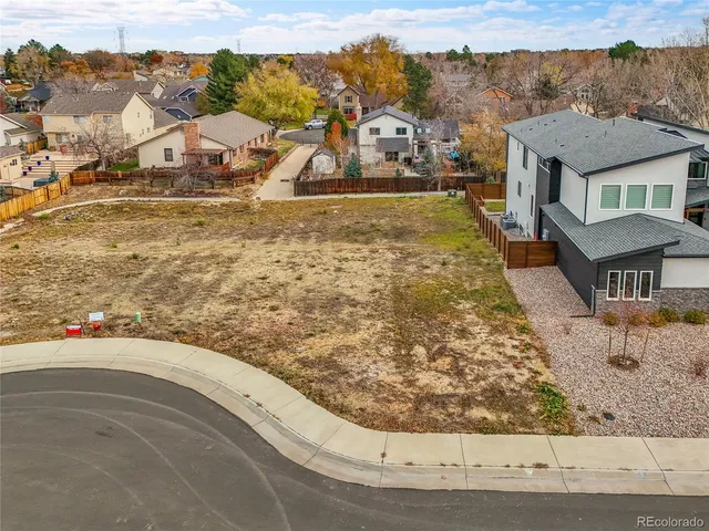 a view of residential houses with outdoor space