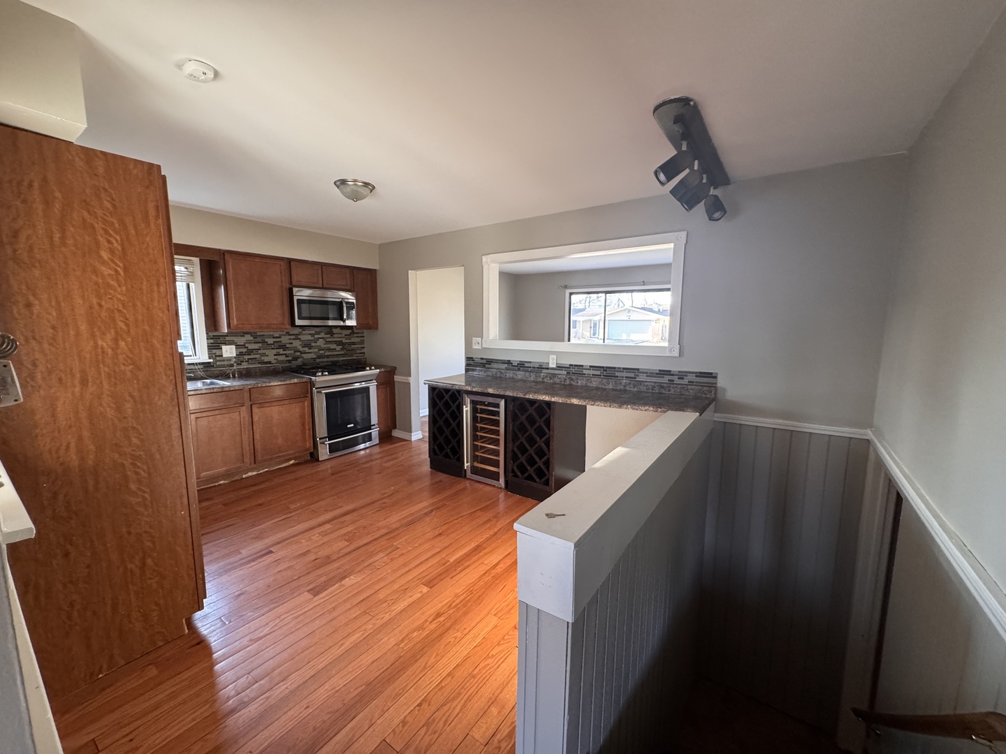 2105 Devonshire Road Waukegan, IL 60087 - Photo 5 of 14 Gallery Image 5