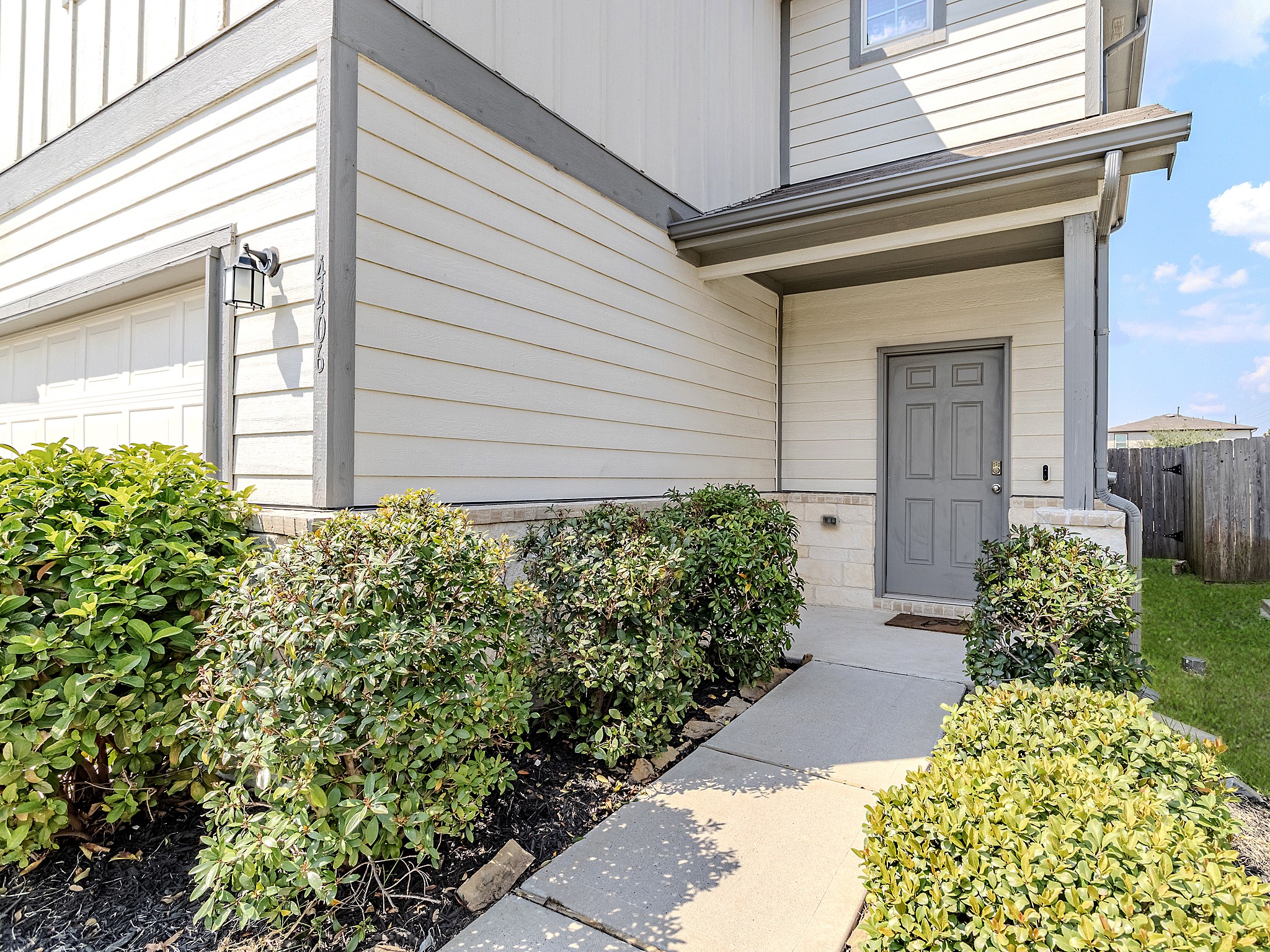 4406 Rushing Ridge Court Houston, TX 77069 - Photo 4 of 37 Gallery Image 4