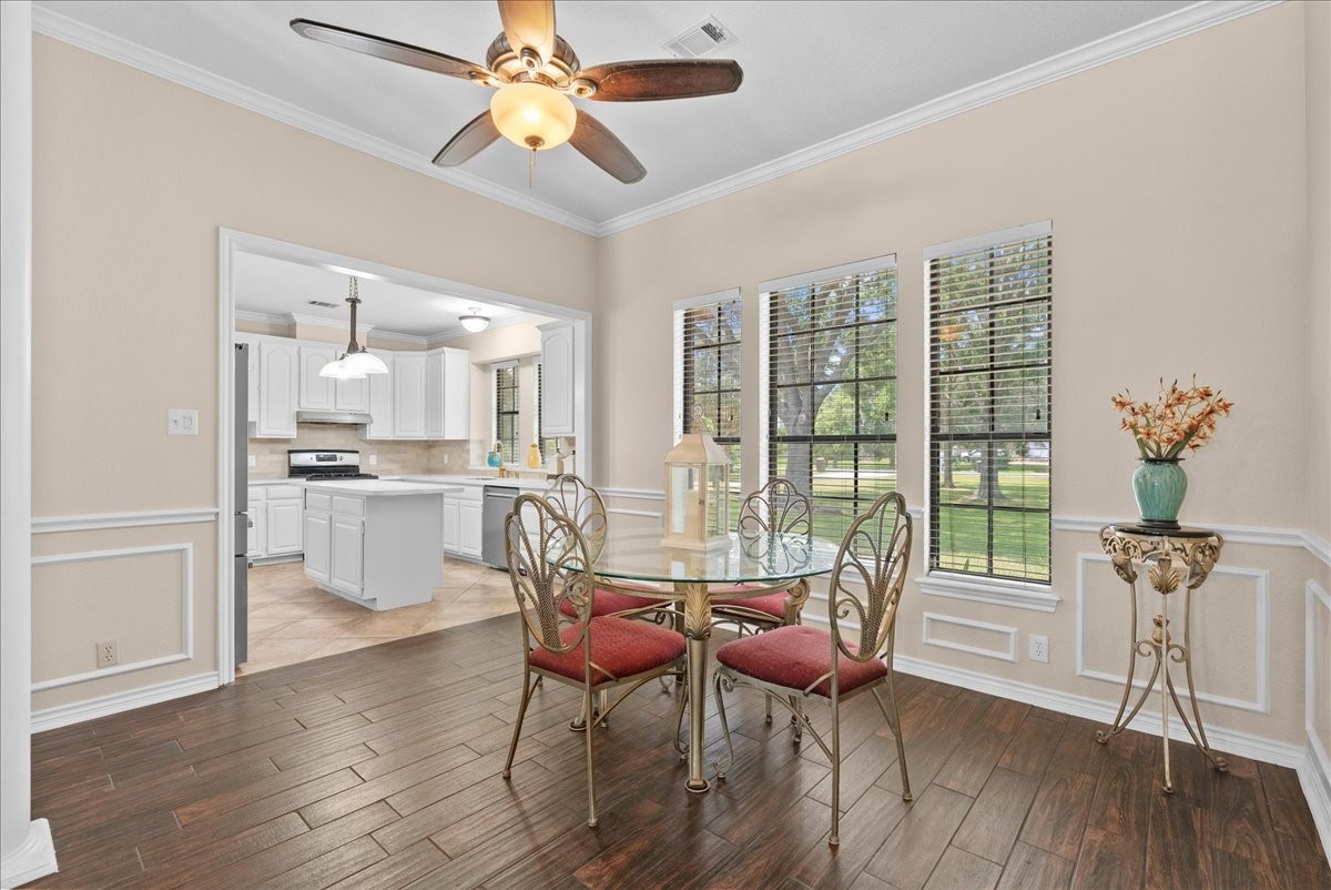 5255 Beaver Road Santa Fe, TX 77517 - Photo 11 of 46 Dining Room