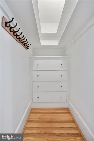 a view of livingroom with furniture