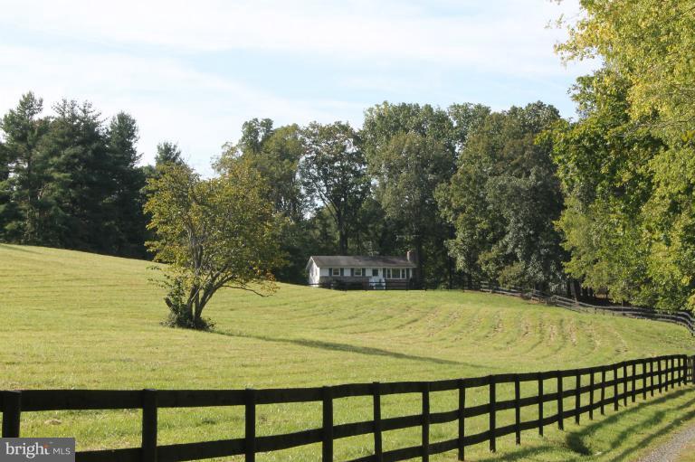 7330 Wilson Road Warrenton, VA 20186 - Photo 2 of 20 Exterior (Front)