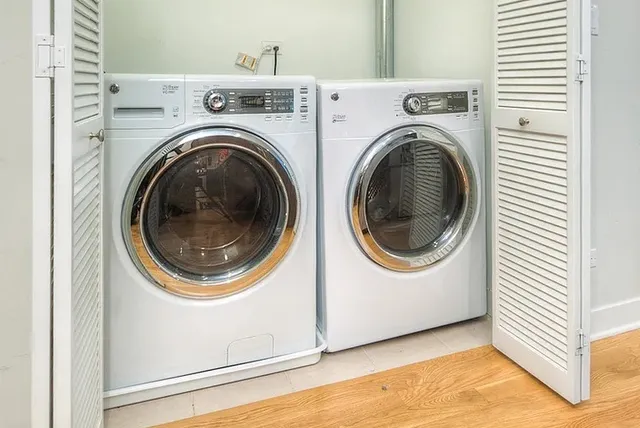 $3,500 | 693 North Peoria Street, Unit 3S, Chicago, IL 60642