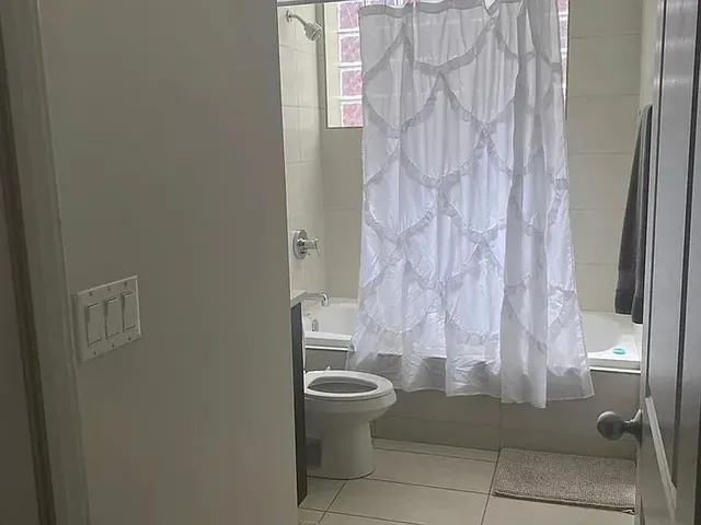 $3,500 | 693 North Peoria Street, Unit 3S, Chicago, IL 60642