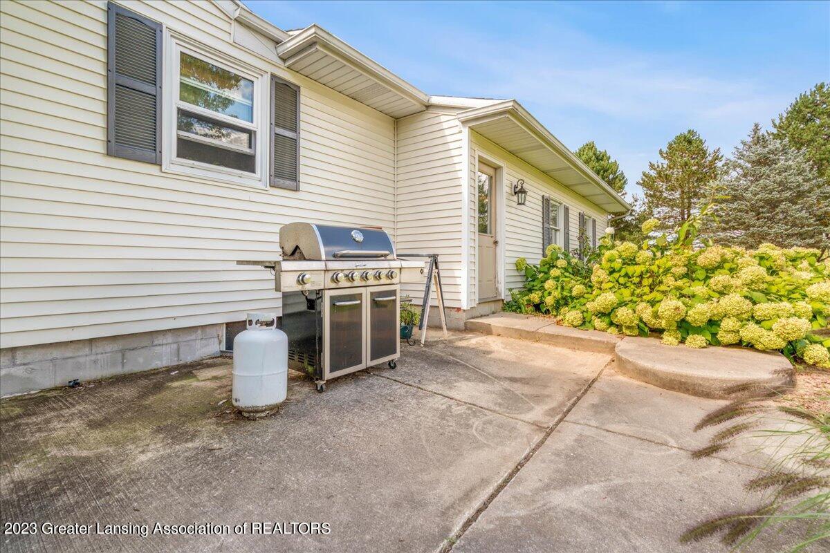 1801 Tomlinson Road Mason, MI 48854 - Photo 27 of 37 Patio2