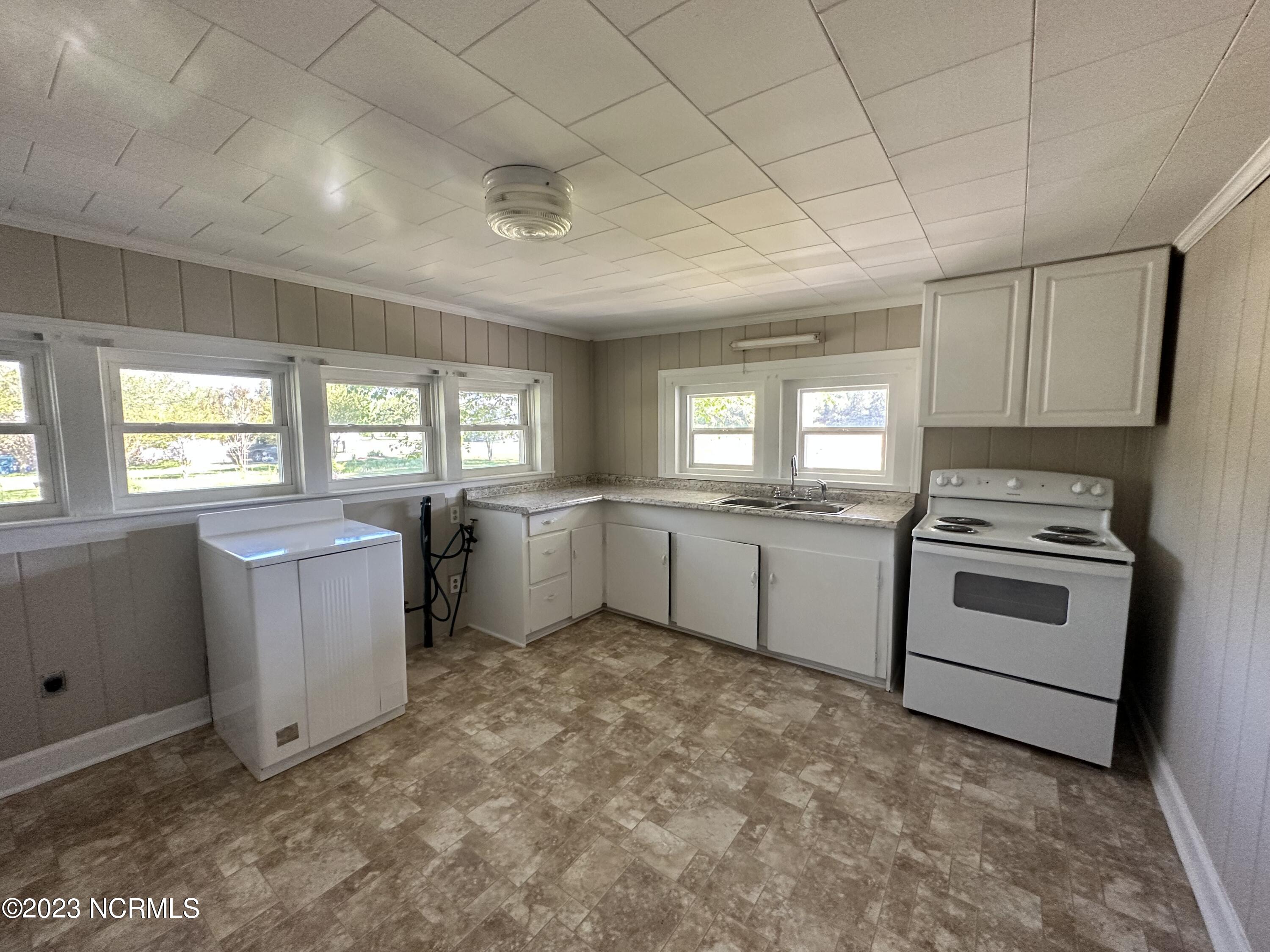 1337 Mt Tabor Road Creswell, NC 27928 - Photo 5 of 25 Kitchen