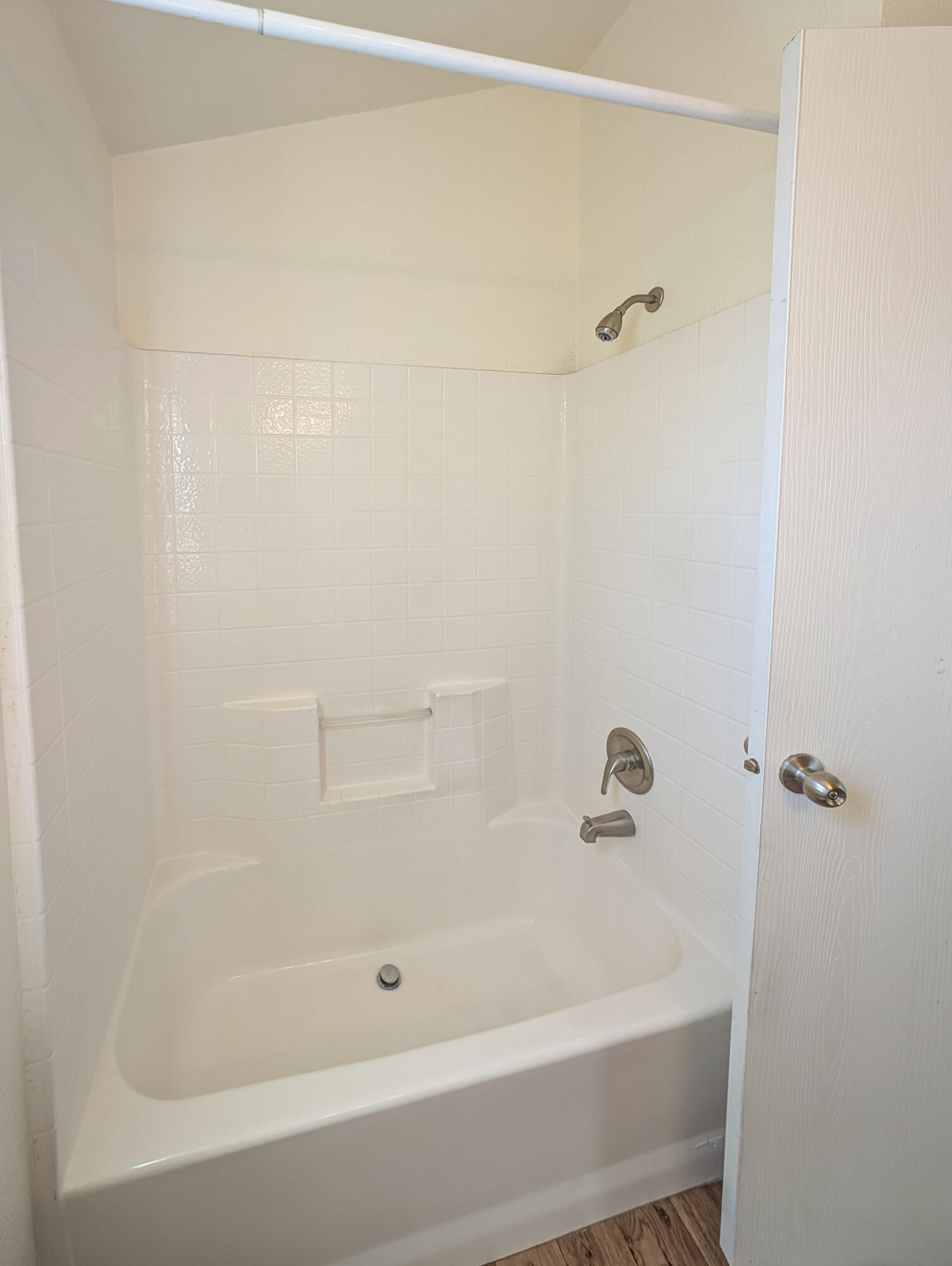 70200 Dillon Road, Unit 169 Desert Hot Springs, CA 92241 - Photo 14 of 25 a close up of a bathtub