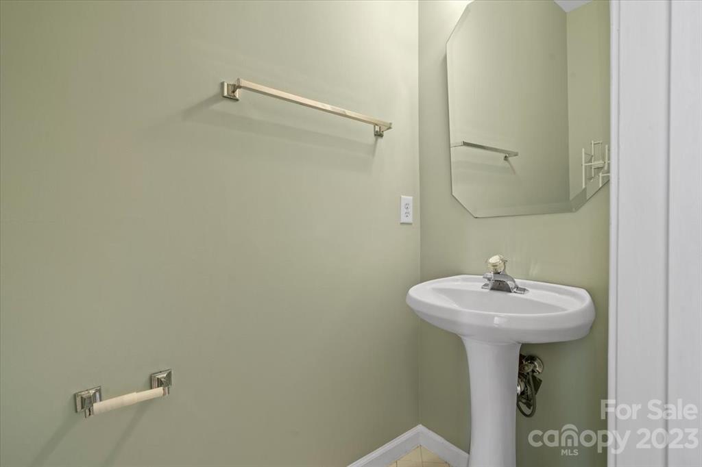 527 North Portman Lane Fort Mill, SC 29708 - Photo 9 of 39 Gallery Image 9