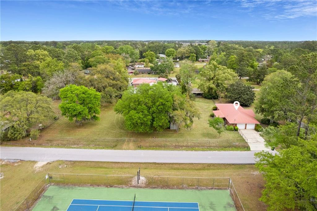 202 Oak Road Brunswick, GA 31525 - Photo 2 of 37