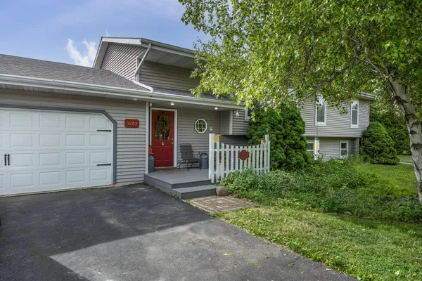 $499,900 | 5909 North Violet View Drive, Milton, WI 53563