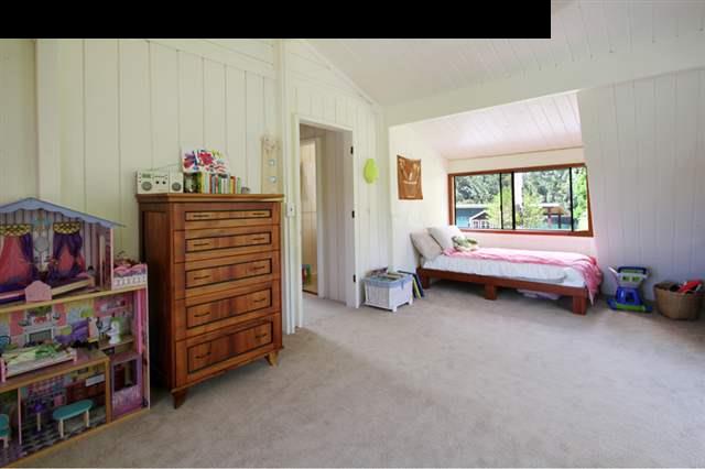 580 Awalau Road Haiku, HI 96708 - Photo 12 of 16 a room with furniture and a window