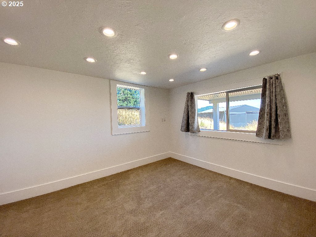 14101 Southwest Hidden Hills Road McMinnville, OR 97128 - Photo 13 of 27 Gallery Image 13