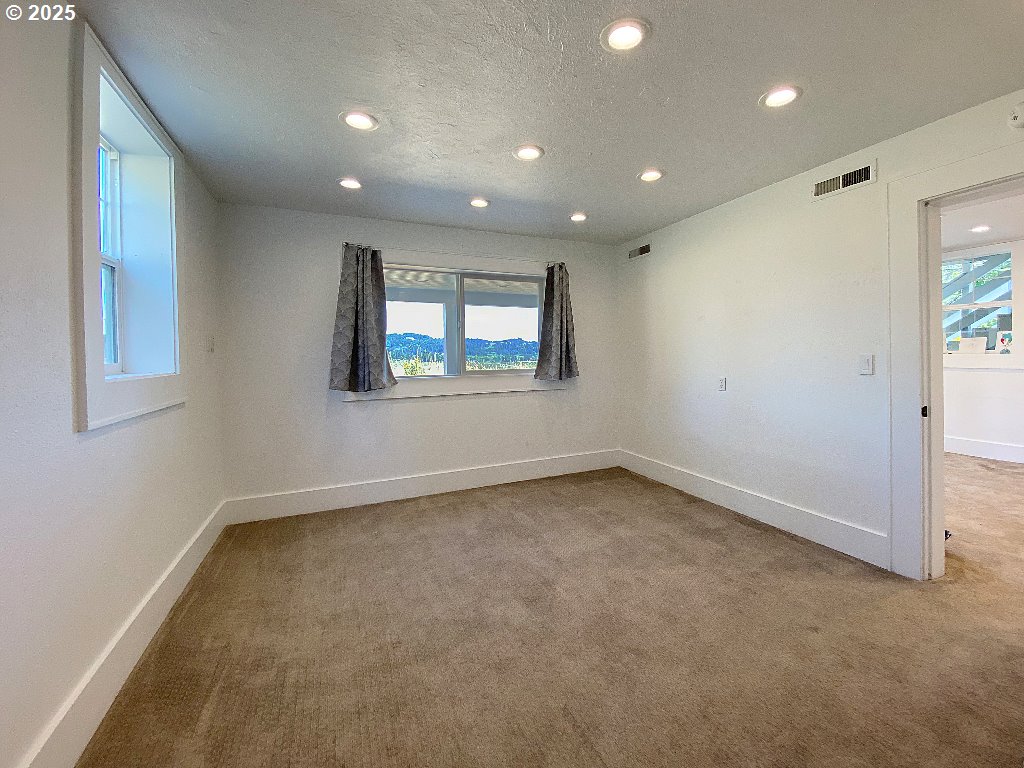 14101 Southwest Hidden Hills Road McMinnville, OR 97128 - Photo 23 of 27 Gallery Image 23