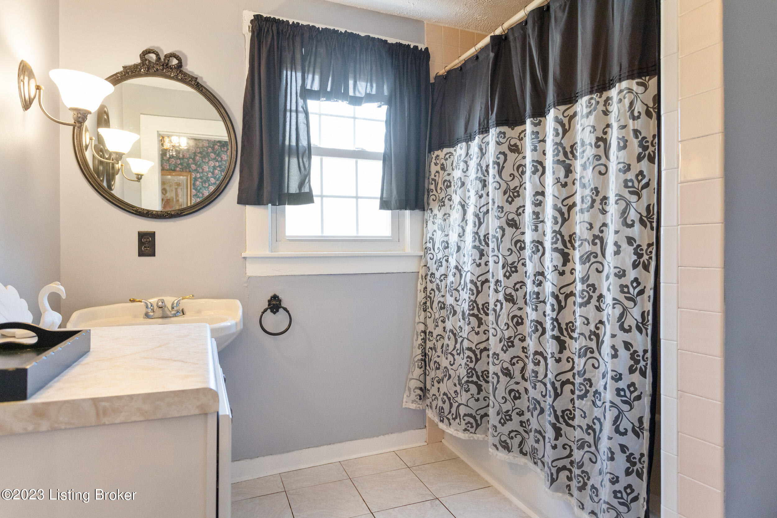 24 Welby Road Louisville, KY 40258 - Photo 41 of 77 1 = bathroom