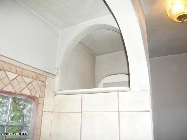 123 Beffa Road Tieton, WA 98947 - Photo 19 of 37 a picture of a door