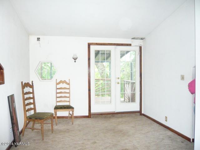 123 Beffa Road Tieton, WA 98947 - Photo 23 of 37 a view of an empty room with a window