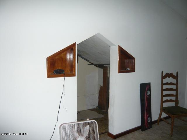 123 Beffa Road Tieton, WA 98947 - Photo 24 of 37 a view of a hallway with wooden floor and entryway