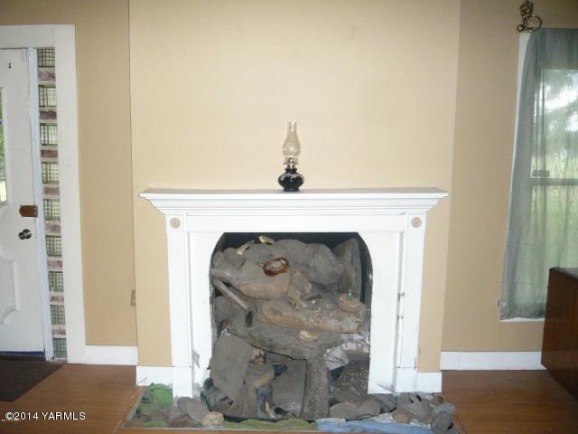 123 Beffa Road Tieton, WA 98947 - Photo 7 of 37 a view of a livingroom with a fireplace and wooden floor