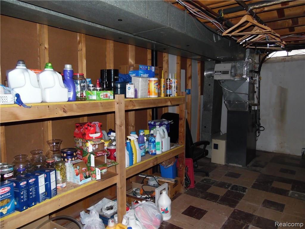 9160 Henry Ruff Road Livonia, MI 48150 - Photo 32 of 36 SAM_1090.JPG