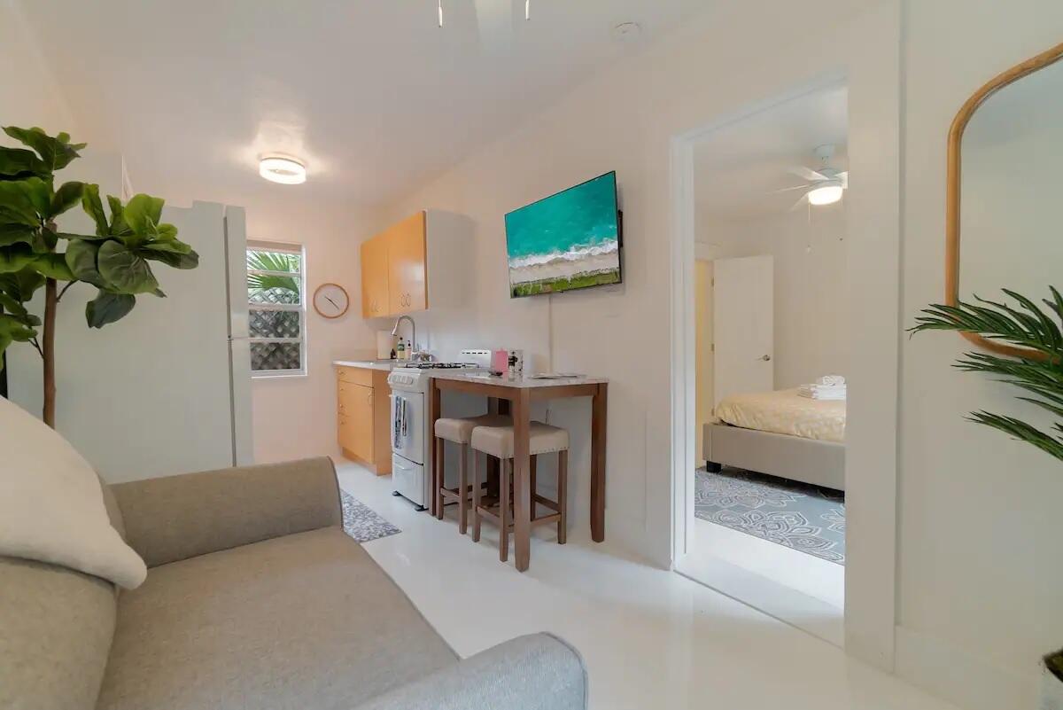 321 Malverne Road West Palm Beach, FL 33405 - Photo 13 of 17 MalverneCottage1