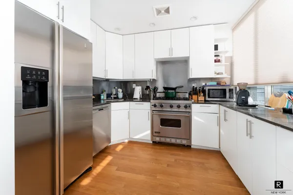 $2,350,000 | 525 East 11th Street, Unit 6C | East Village