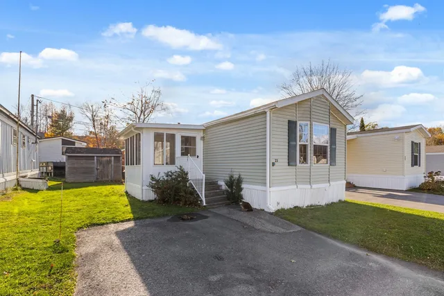 $129,999 | 23 Columbia Drive, Newmarket, NH 03857