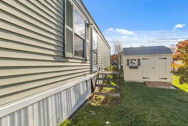 $129,999 | 23 Columbia Drive, Newmarket, NH 03857