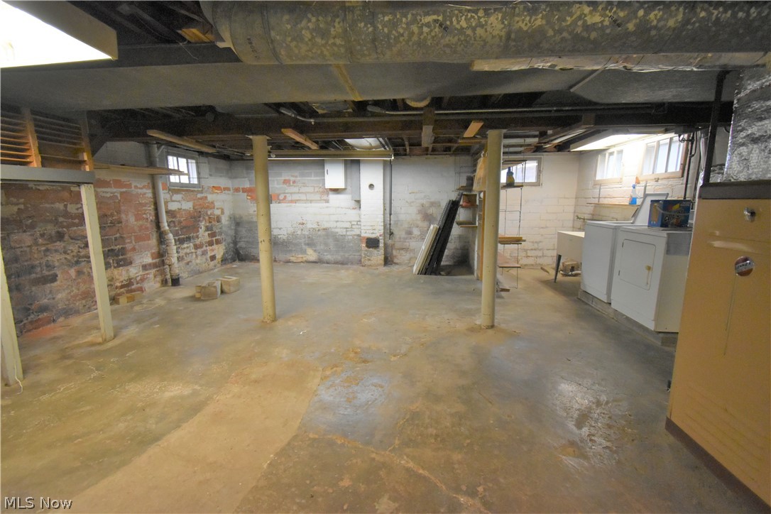 3915 Riveredge Road Cleveland, OH 44111 - Photo 22 of 35 Gallery Image 22