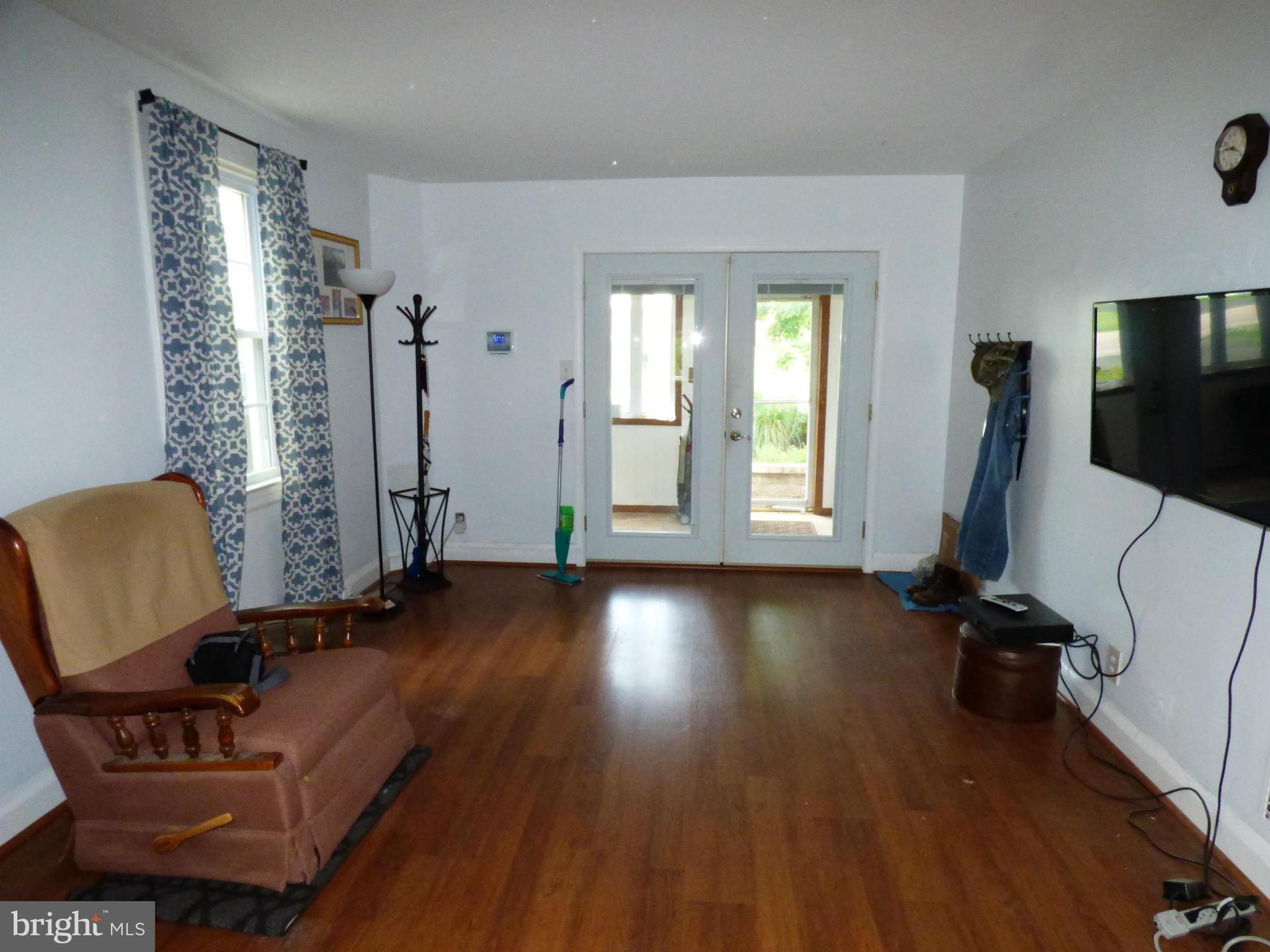 6142 Ebenezer Road Baltimore, MD 21220 - Photo 5 of 30 Living Room