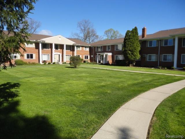 24111 Meridian Road, Unit 21 Grosse Ile, MI 48138 - Photo 2 of 18 DSC02993.JPG