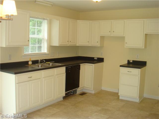 4303 Edgemore Road Greensboro, NC 27455 - Photo 2 of 9 Kitchen.